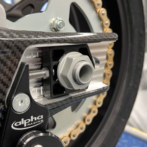 BMW S1000RR - nakrętka osi