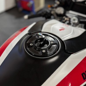 DUCATI V2 V4 - korek wlewu paliwa